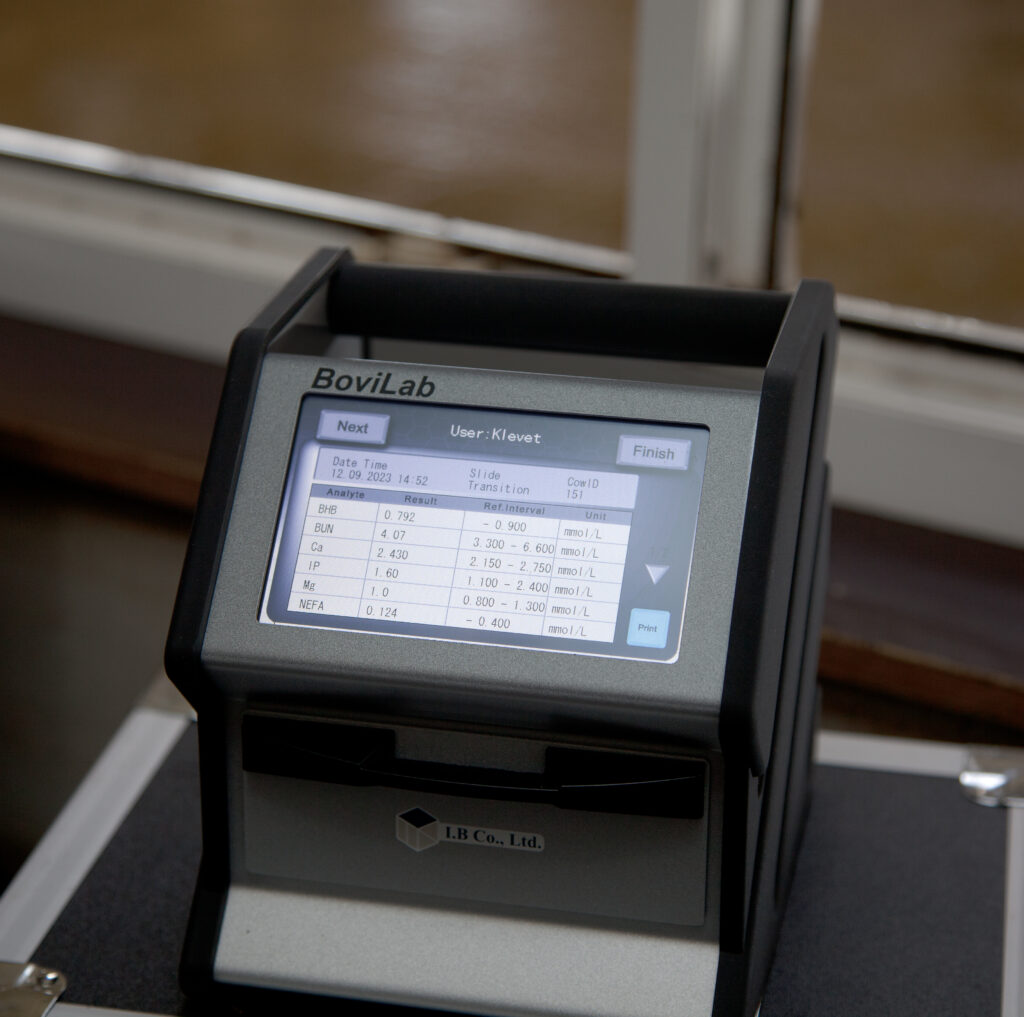 BoviLab Portable Blood Analyser - Image 2